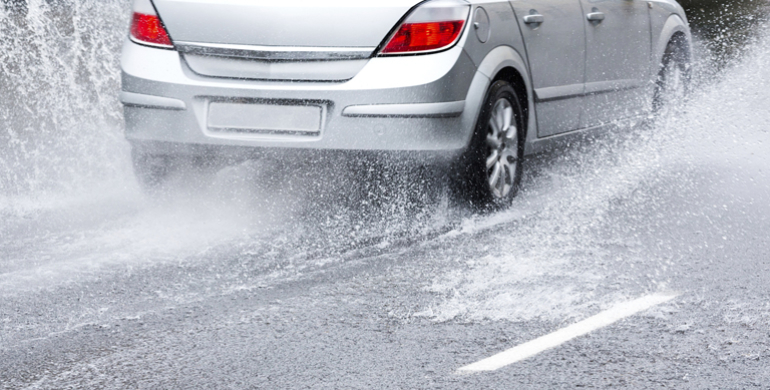 Foto: 123rf.com Cómo manejar cuando está lloviendo