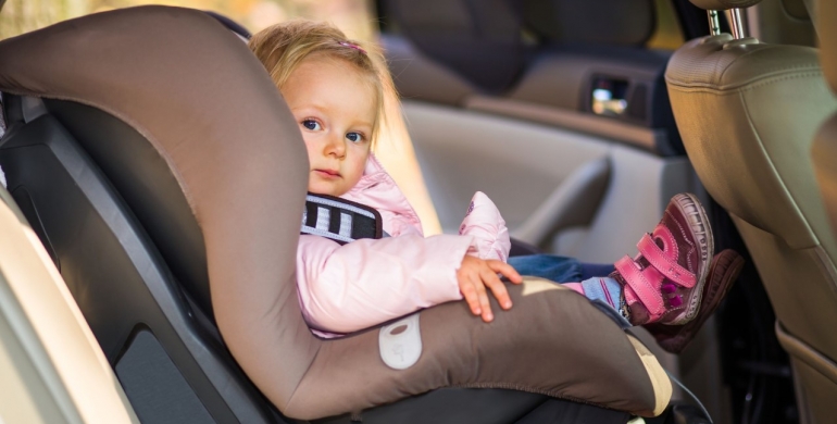 Cómo instalar la silla de carro para bebés