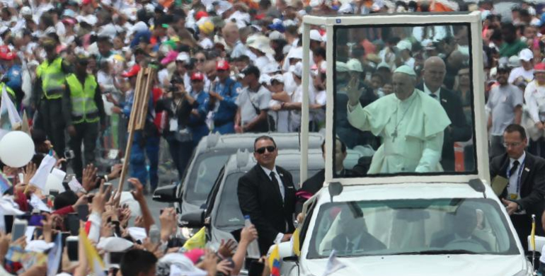 Evite incidentes como el ocurrido con el papa Francisco en el papamóvil