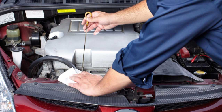 Agua en el aceite del motor: causas y consecuencias