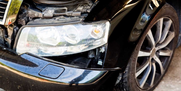 Reparar un vehículo después de un accidente 