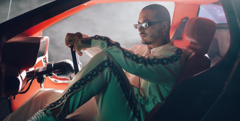 J Balvin y su Volkswagen Escarabajo