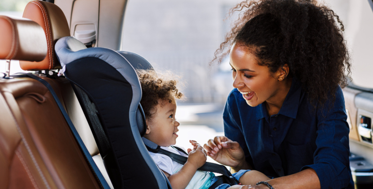 Cómo viajar en carro con niños