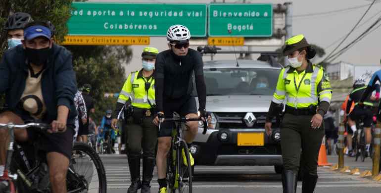 Ya no será necesario portar en físico el pase y la tarjeta de propiedad