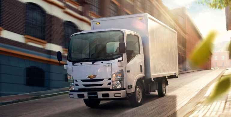 Chevrolet lanza el nuevo camión “urbano” NLR en Colombia