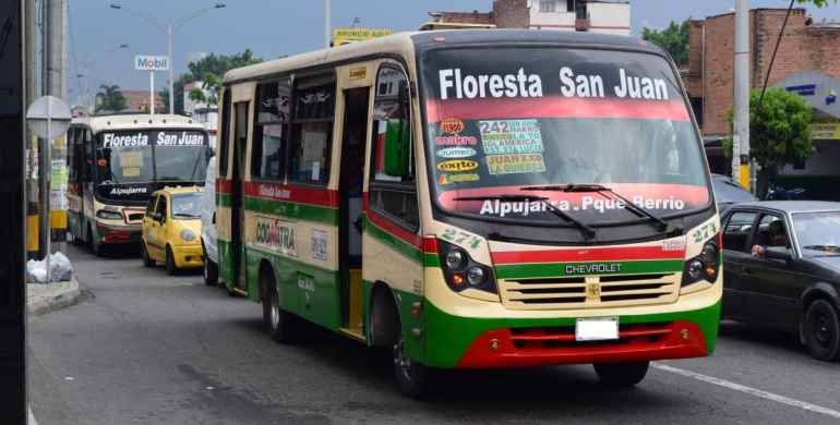 Ley extiende la vida útil de vehículos de servicio público 4 años más