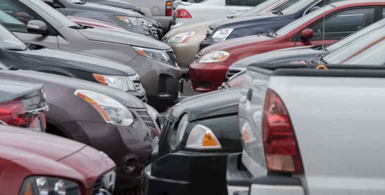 La venta de carros usados cayó un -8 % en marzo