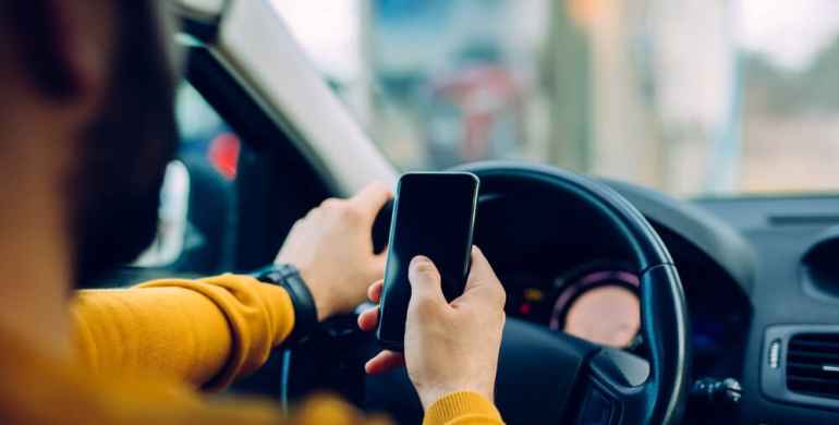 3 Consejos para que evites distracciones en tu celular al conducir
