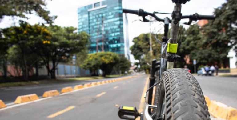 Ciclovías en Colombia: Movilidad Sostenible y Saludable