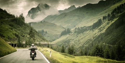 ¿Cómo evitar los accidentes en moto por carretera?