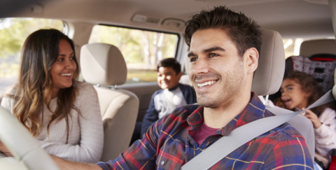 familia en carro